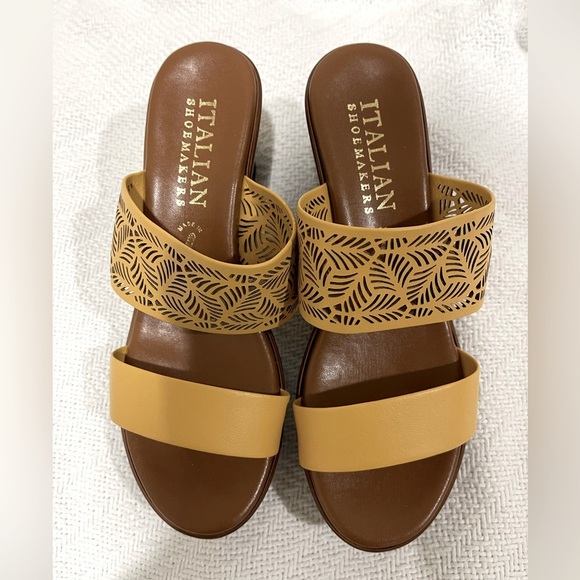 NWT Italian shoemakers, size 9 wedges - Picture 1 of 5